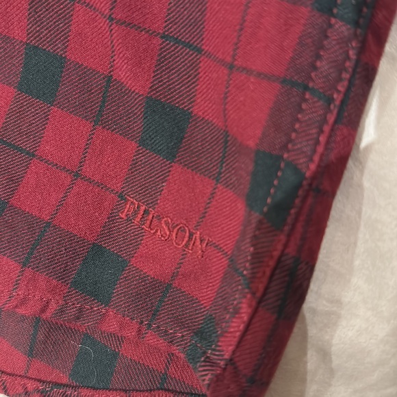 Filson Lightweight Alaskan Guide Shirt (Oxblood/Blk) - Picture 7 of 9